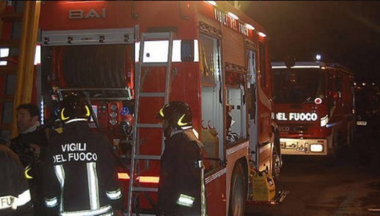 Incendio a Lausdomini: coppia di anziani coniugi salvata dai Vigili del Fuoco