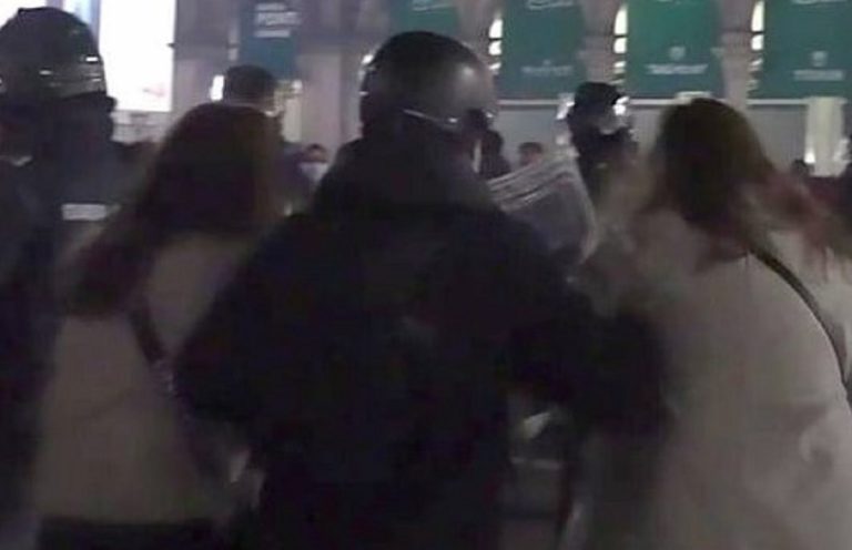 Un frame della terribile serata delle ragazze tedesche