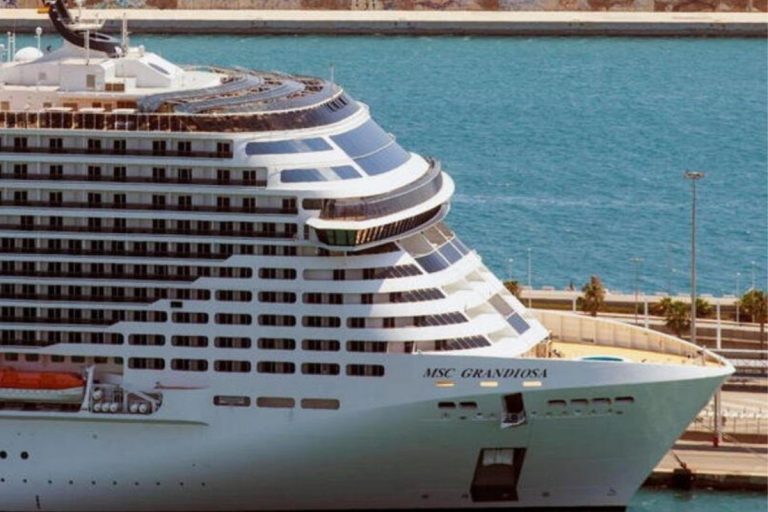 Msc Grandiosa attracca Genova