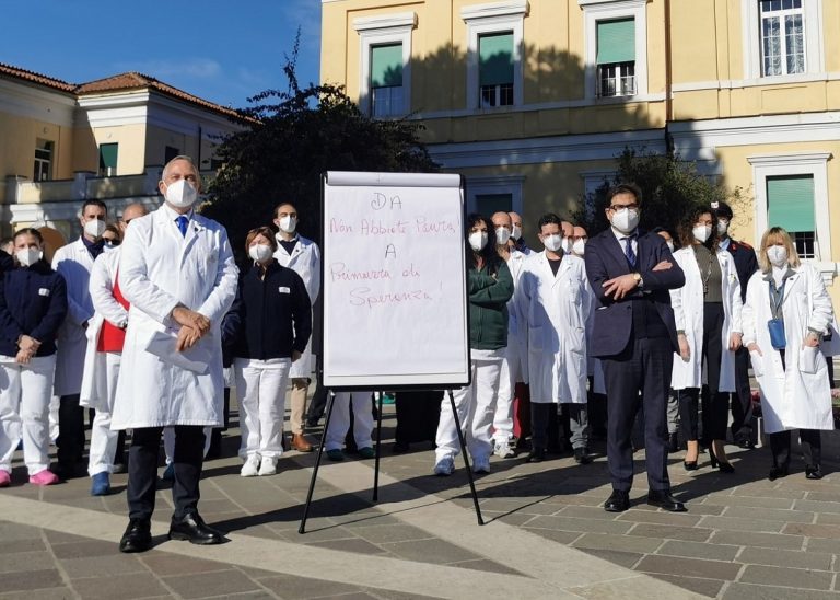 In primo piano, il professor Vaia e l'assessore D'Amato