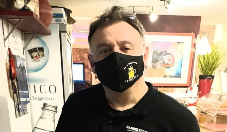 Covid, il ristoratore no vax si pente: messaggio dalla terapia intensiva