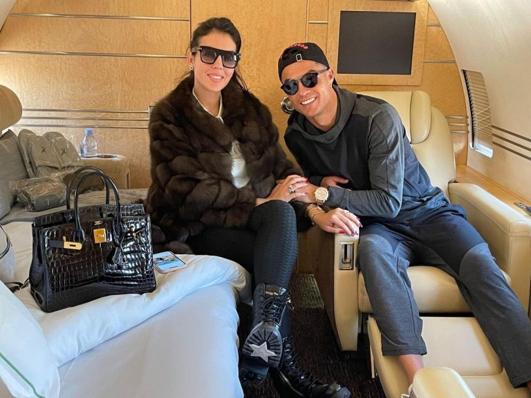 Ronaldo e Georgina a bordo del jet privato
