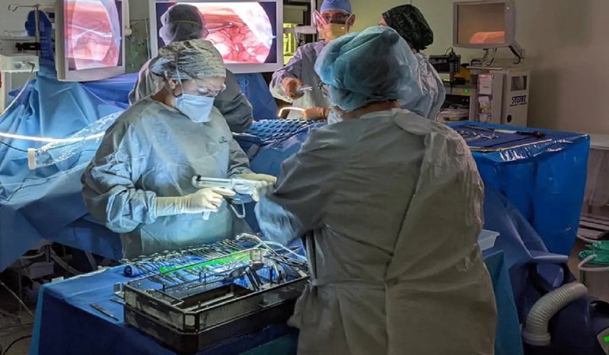 Pinza nell'intestino del paziente, due medici e un infermiere condannati a Bari