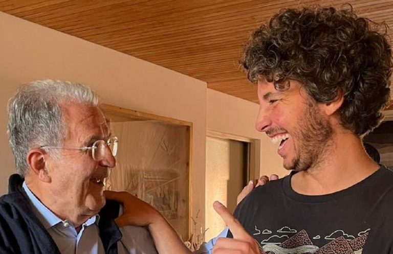 Mattia Santori con Romano Prodi