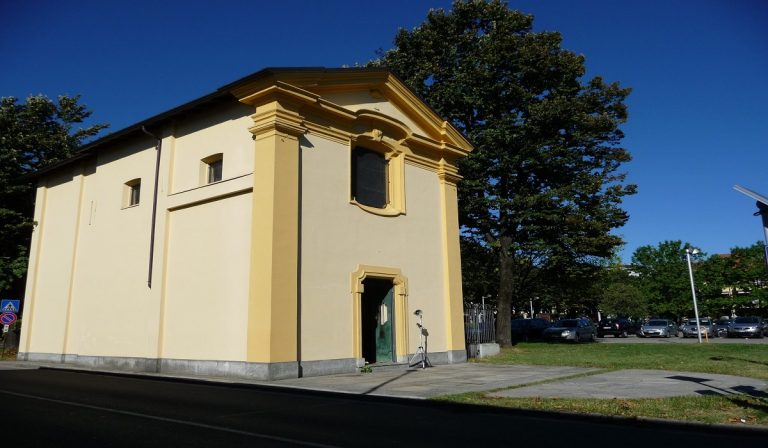 Monza, sulla chiesa di Muggiò bestemmie scritte