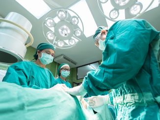 Allarme per gli interventi chirurgici: i contagi li stanno bloccando