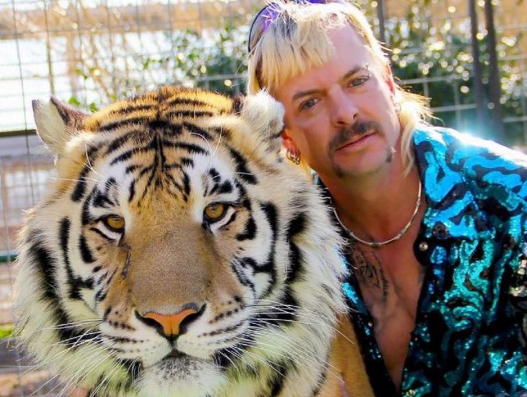 "Tiger King" con il suo animale totem