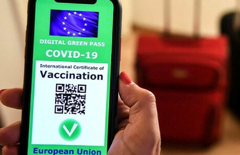 Il nuovo trucco dei No Vax per avere il Green Pass? Farsi contagiare