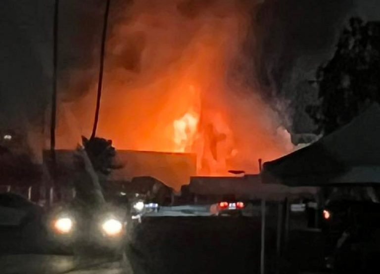 Il violento incendio a Los Angeles
