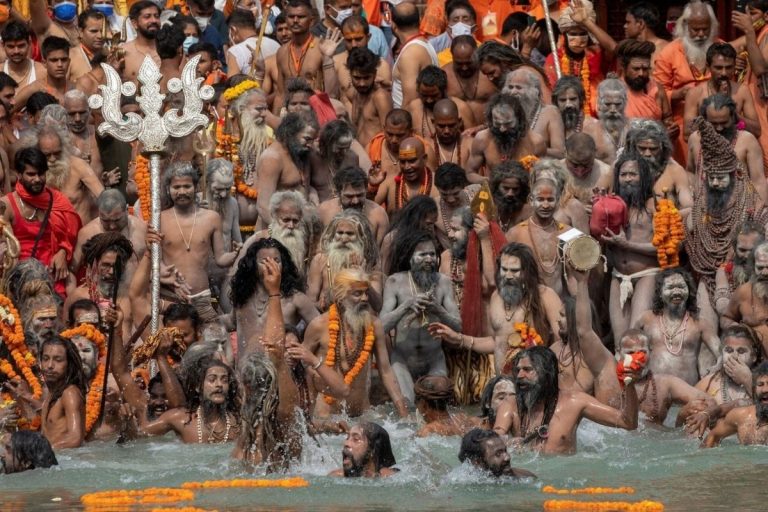 covid pellegrini bagno Gange