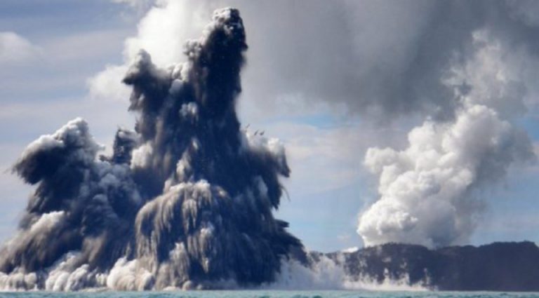 Eruzione vulcano sottomarino