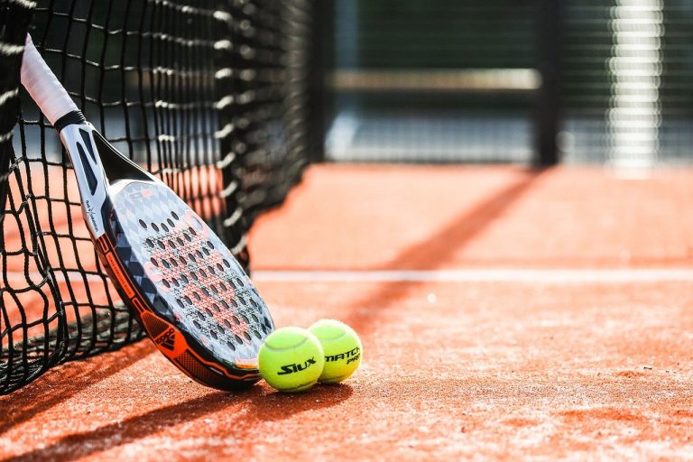 racket g2e0ed9f54 1280 768x512
