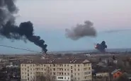 Una foto dell'attacco missilistico russo ai sobborghi di Kiev
