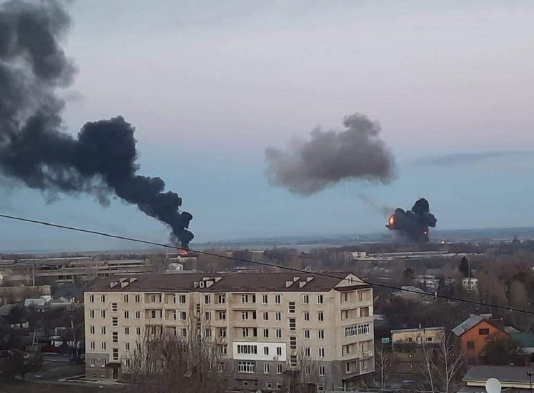 Una foto dell'attacco missilistico russo ai sobborghi di Kiev