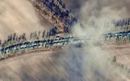 La colonna di veicoli militari russi diretta a Kiev