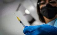 Vaccino Covid, un nuovo studio afferma: nessuna variante lo buca