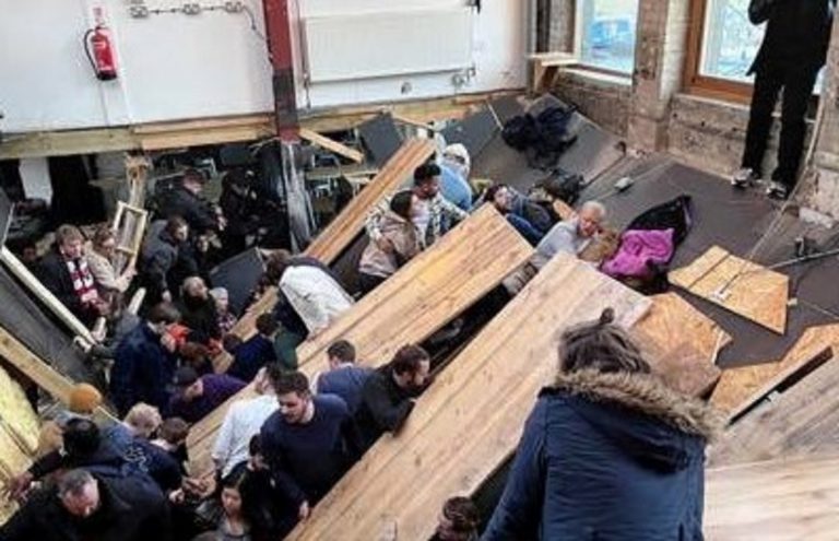 Un'immagine subito dopo il crollo