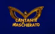 Il cantante mascherato sospeso