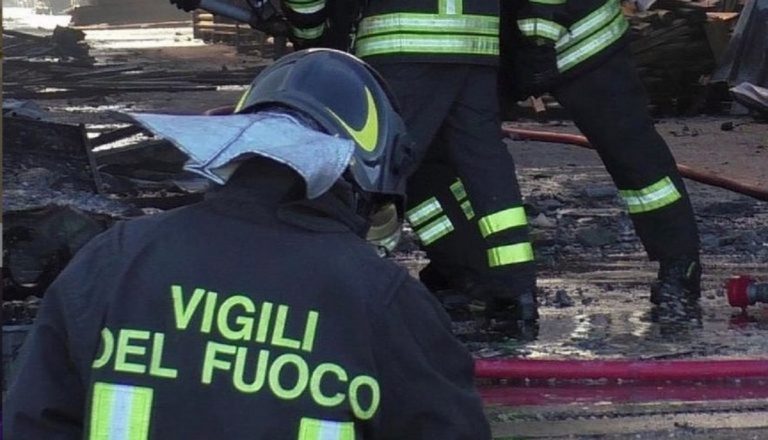 Incendio a Roma, morta una donna di 48 anni: tutti i dettagli