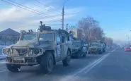 La colonna di mezzi "abbandonati" in Ucraina