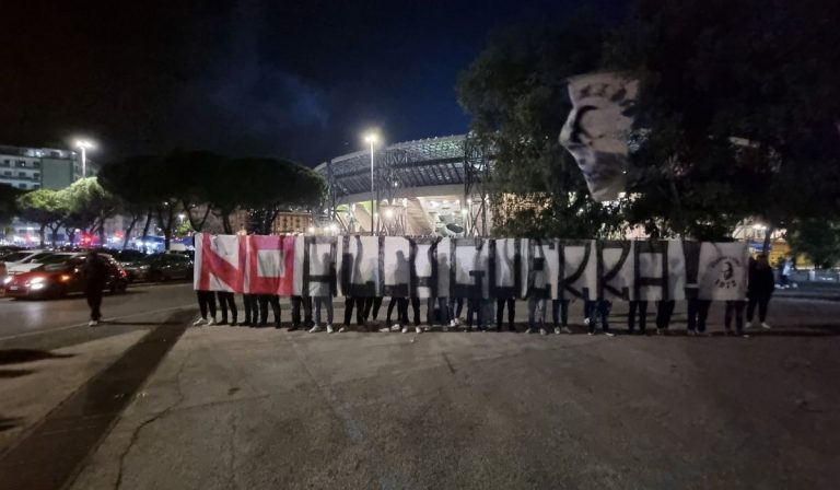 Napoli Barcellona striscione