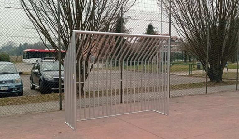 Porte da calcio sbarrate, i nuovi acquisti dell'assessore all'Ambiente