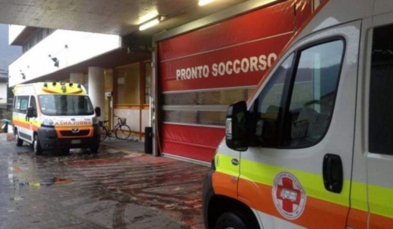 Roma 17enne accoltellata