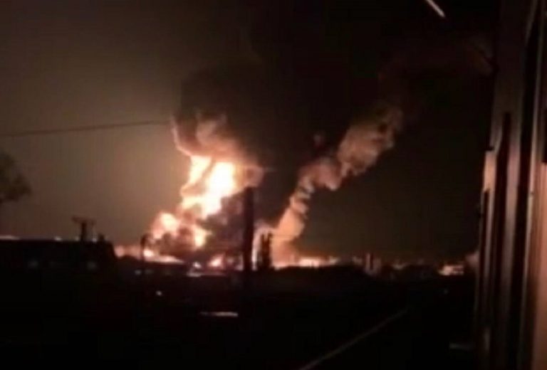 Il gasdotto in fiamme a Kharkiv