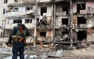 Un palazzo ucraino distrutto dai razzi