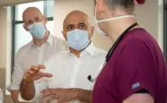 Al centro, il ministro della Sanità britannico Javid