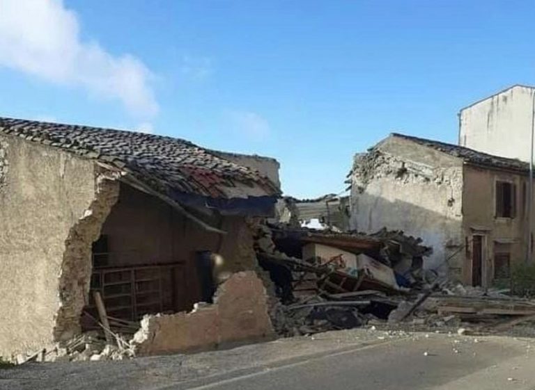 Uno degli effetti della frana a Polizzi Generosa
