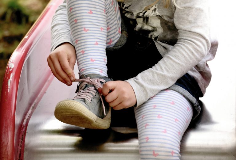 Ancona, bimba di 3 anni scappa dall’asilo: i genitori la trovano davanti casa