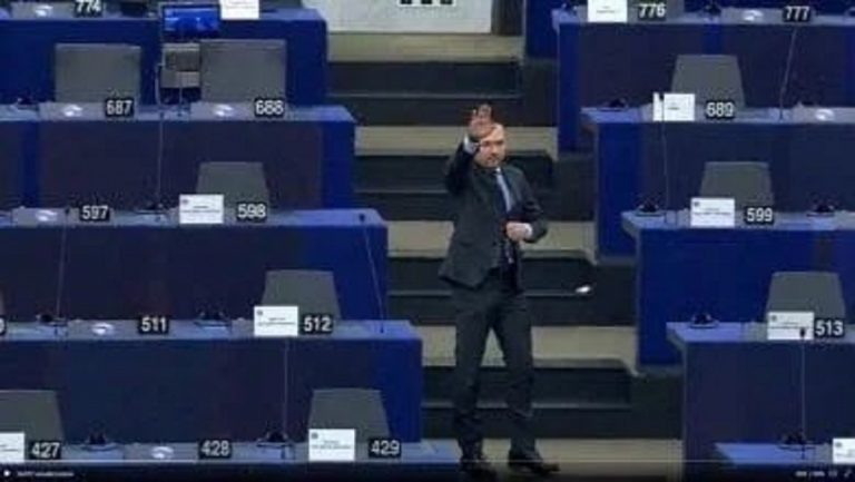 saluto fascista parlamento europeo 1 768x433