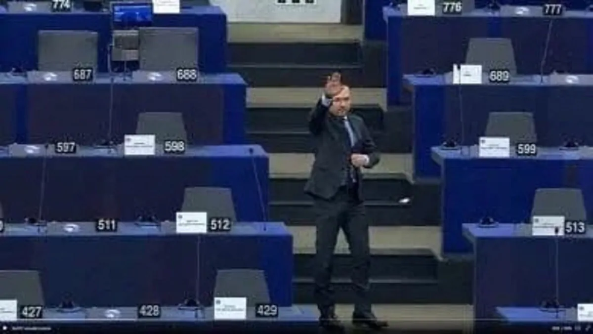 saluto fascista parlamento europeo 1