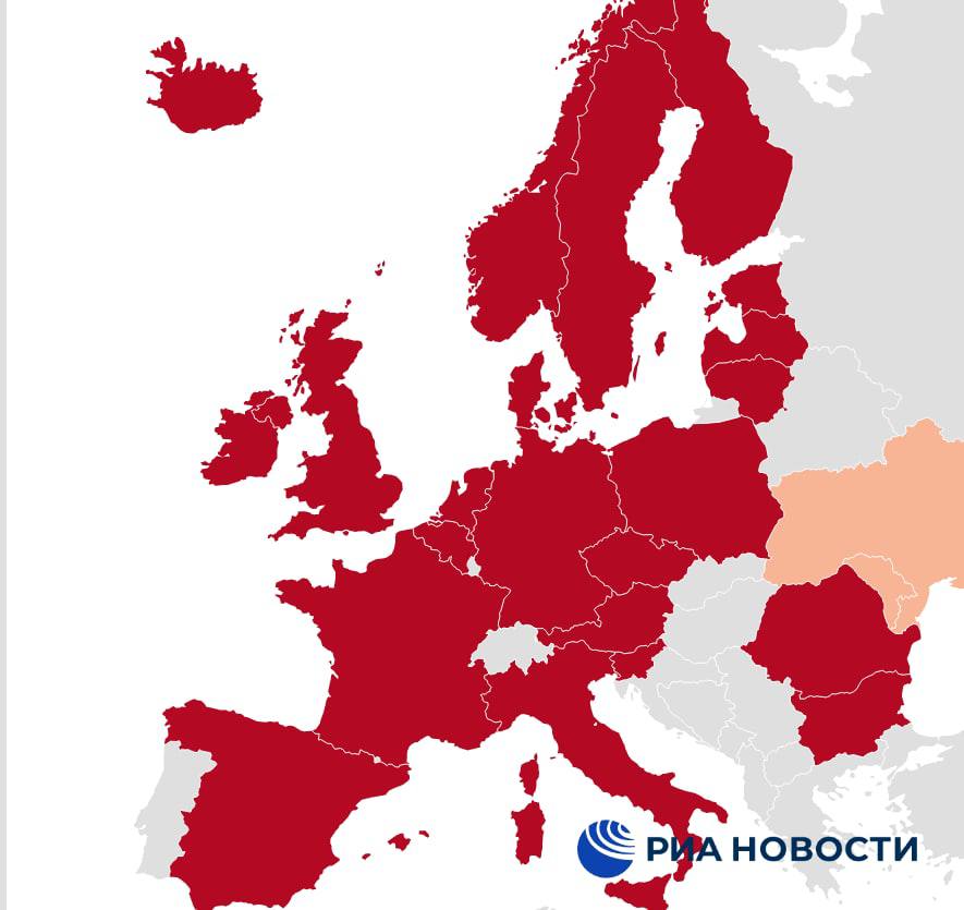 In rosso, tutti i Paesi europei che hanno vietato l'accesso alla Russia al proprio spazio aereo.