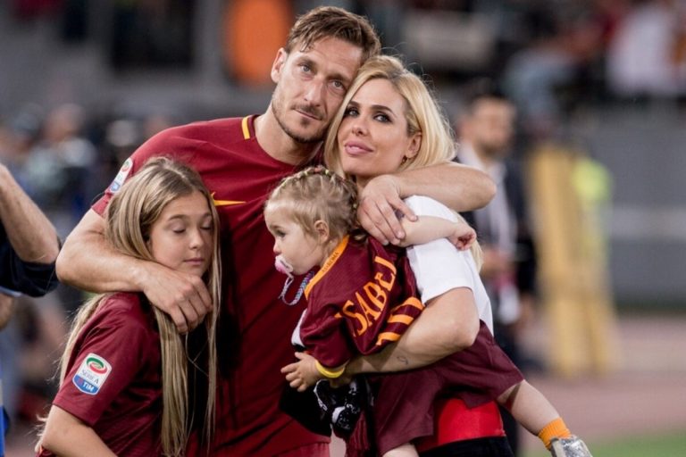 totti ilary bloccati ristorante