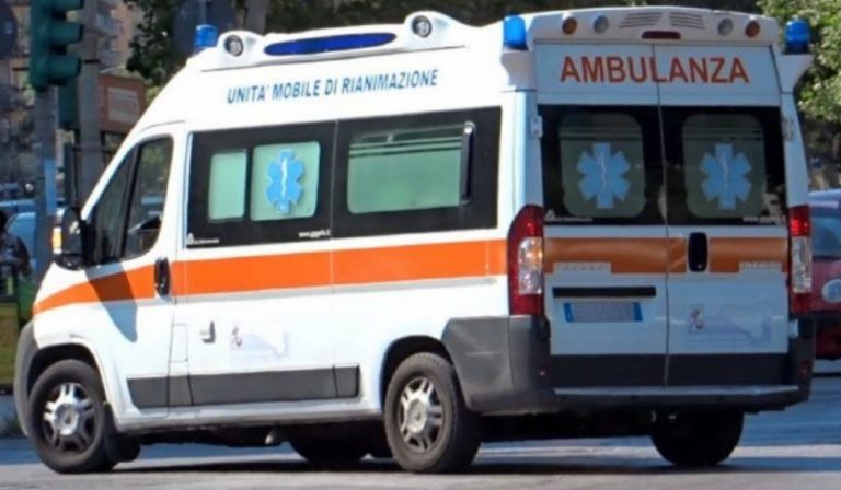 75enne muore schiacciato camion