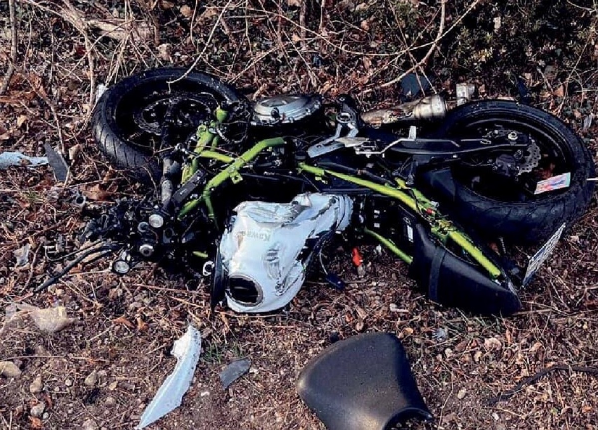 La moto distrutta di Antonio Fazzino