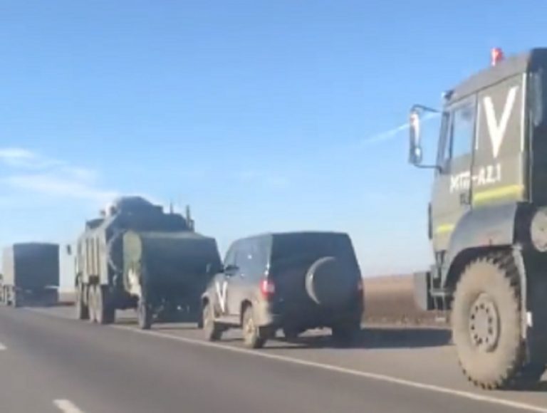 La colonna di mezzi militari provenienti dalla Bielorussia