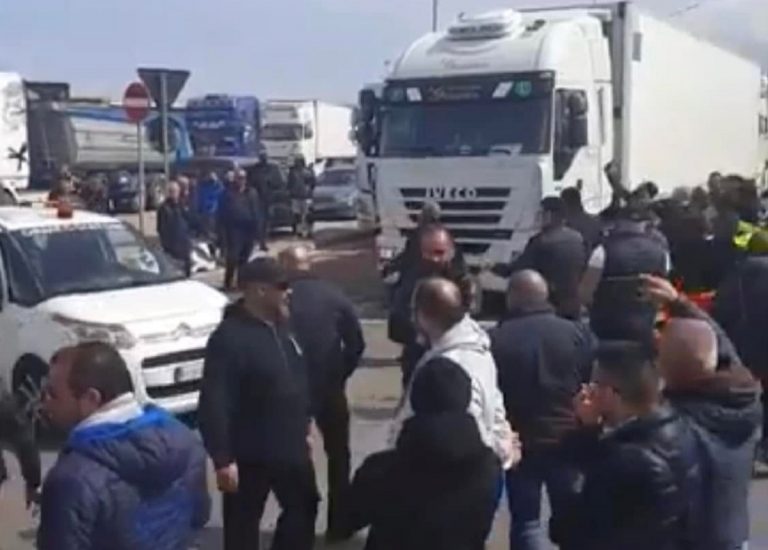 I camionisti in sciopero in Sardegna