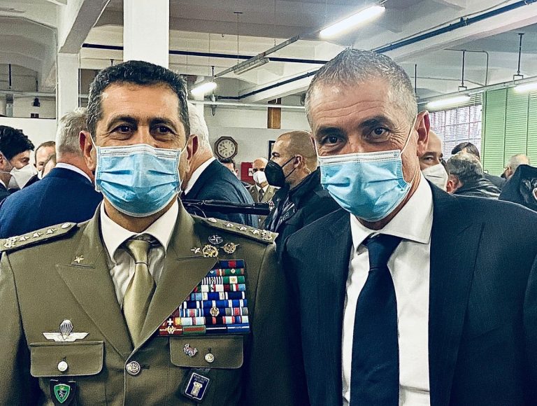 Il sottosegretario Andrea Costa con il generale Figliuolo