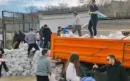 Costruiscono una barricata mentre ascoltano i Bon Jovi