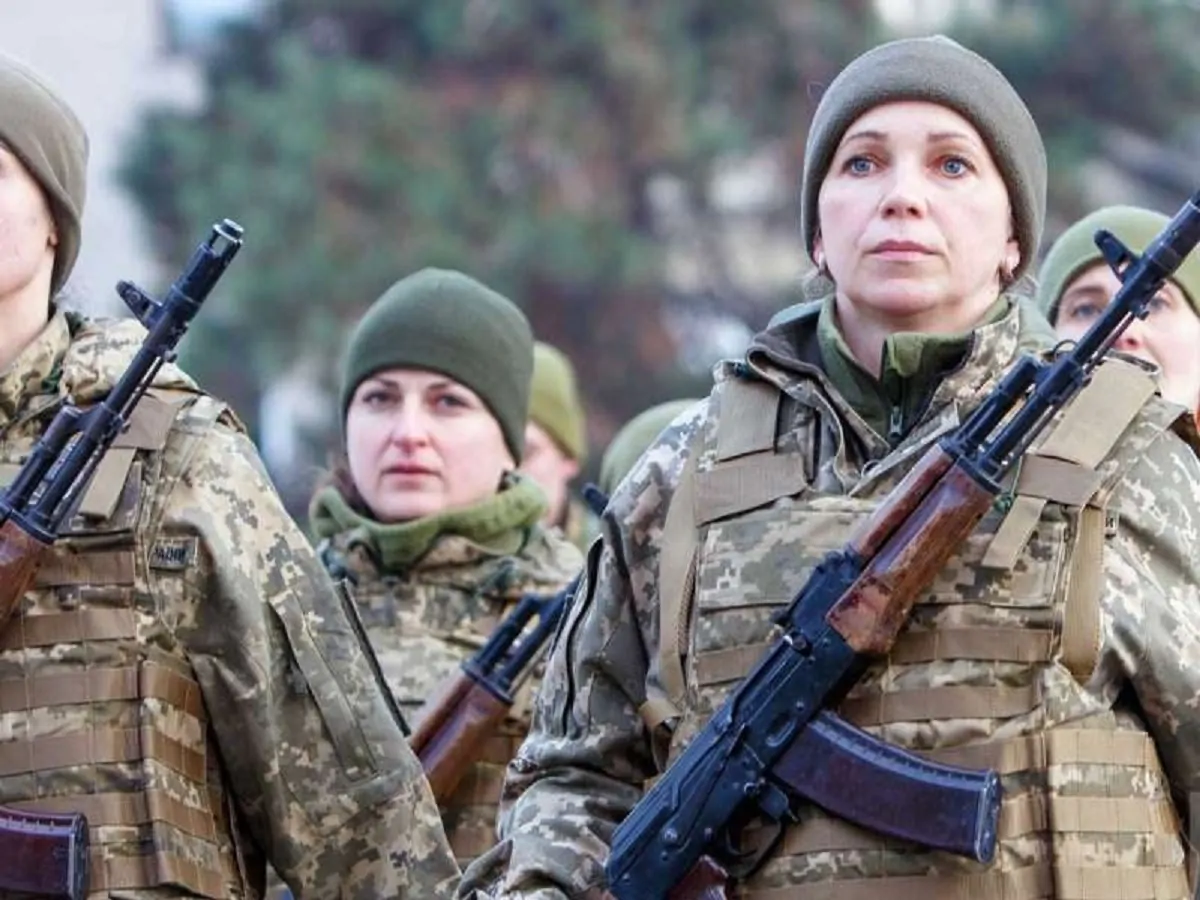 Truppe femminili ucraine con Il ""Kala" M80