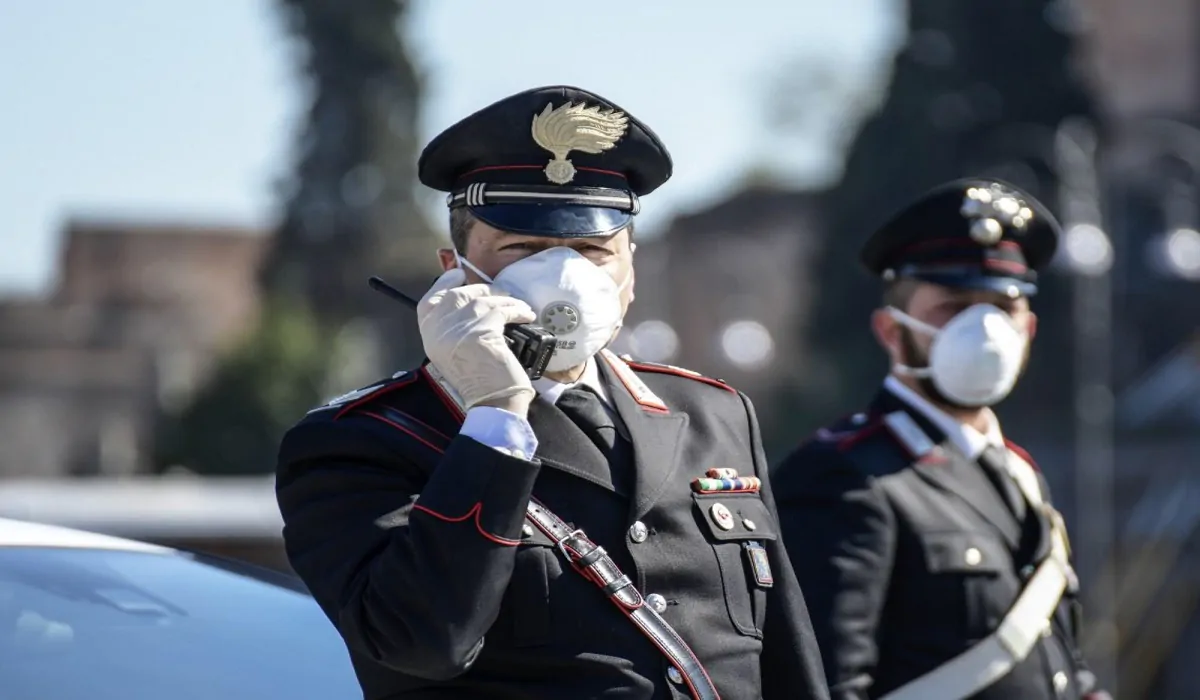 Covid, domiciliari per due dottoresse: finte vaccinazioni