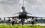 Un Typhoon Eurofighter in decollo