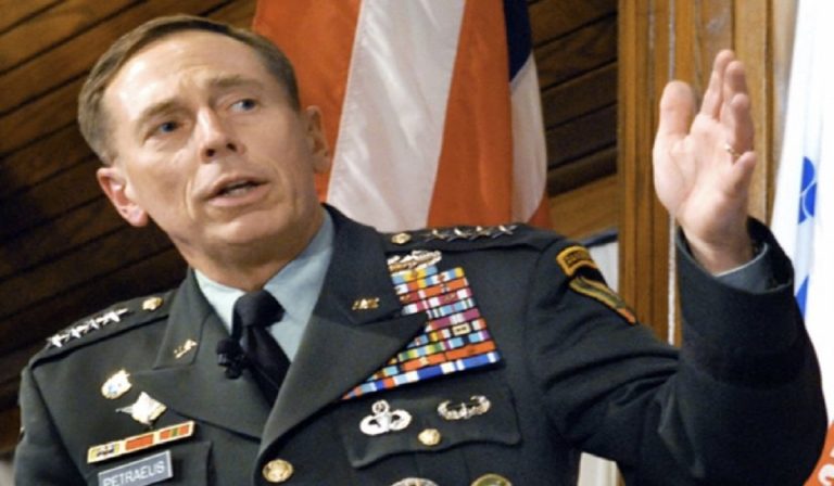 Guerra in Ucraina, il generale Petraeus: "Servono aerei"