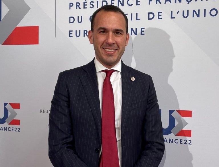 Il sottosegretario Manlio Di Stefano