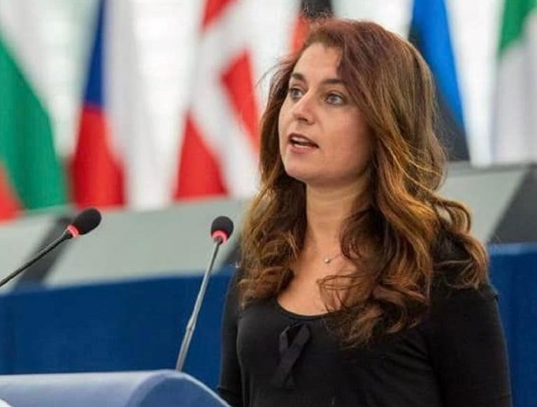 Susanna Ceccardi