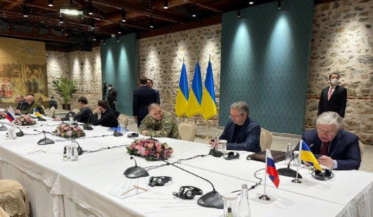 Passi avanti nei negoziati tra Russia e Ucraina ma la tregua è lontana