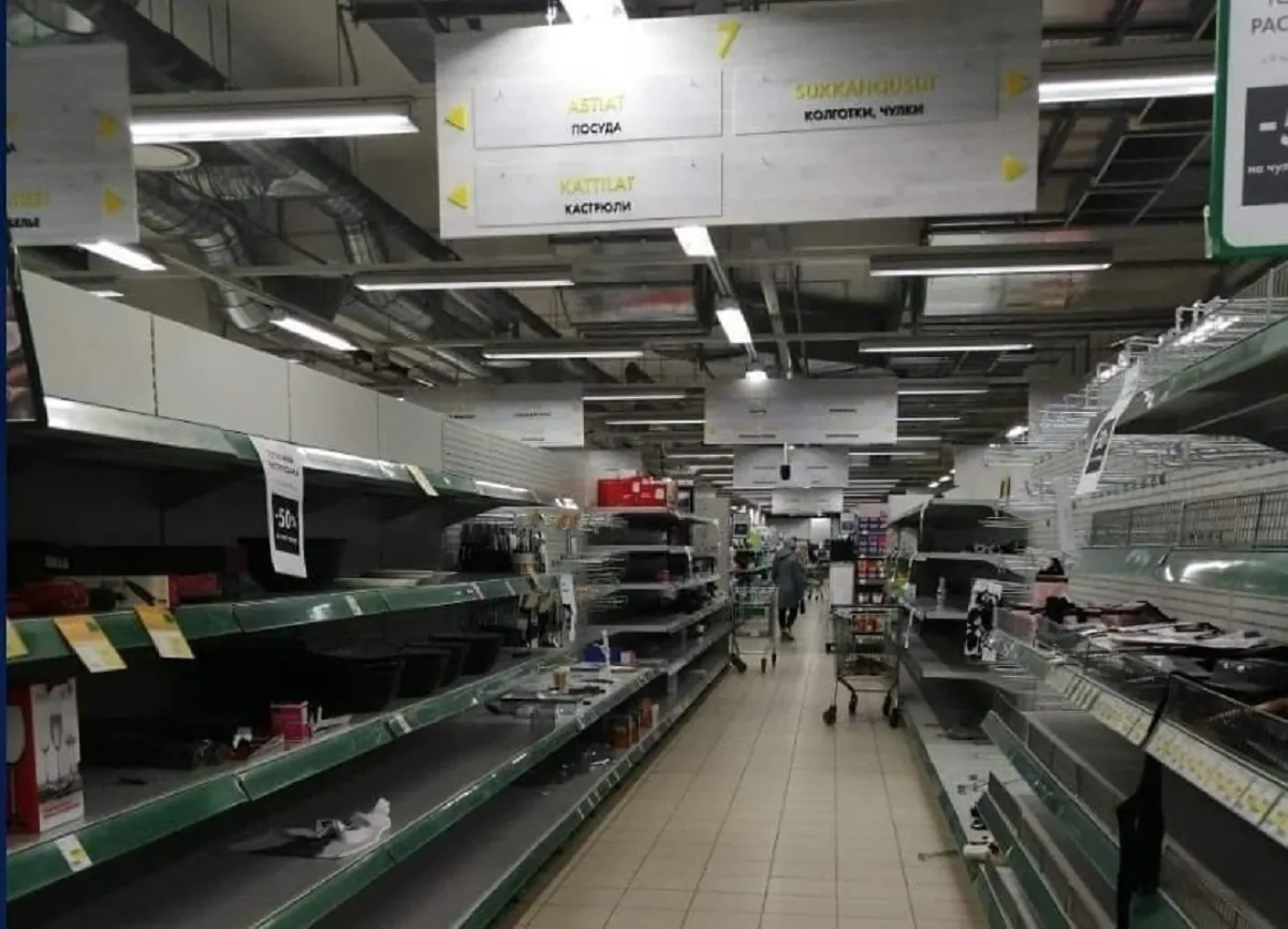 Russia, scaffali supermercati vuoti: ressa per zucchero, caffè e pannolini